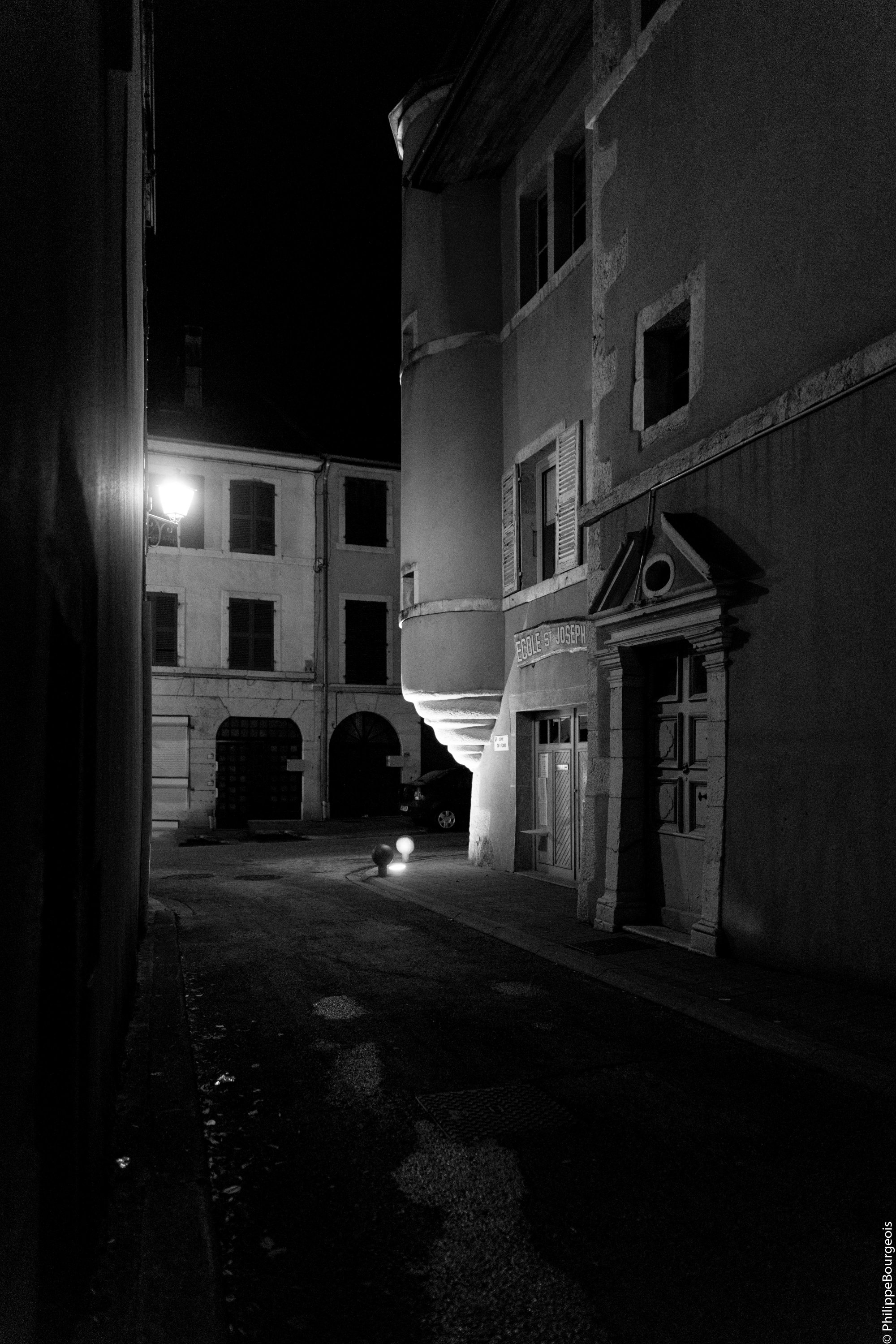 École Saint-Joseph de nuit - Noir et blanc par Philippe BOURGEOIS