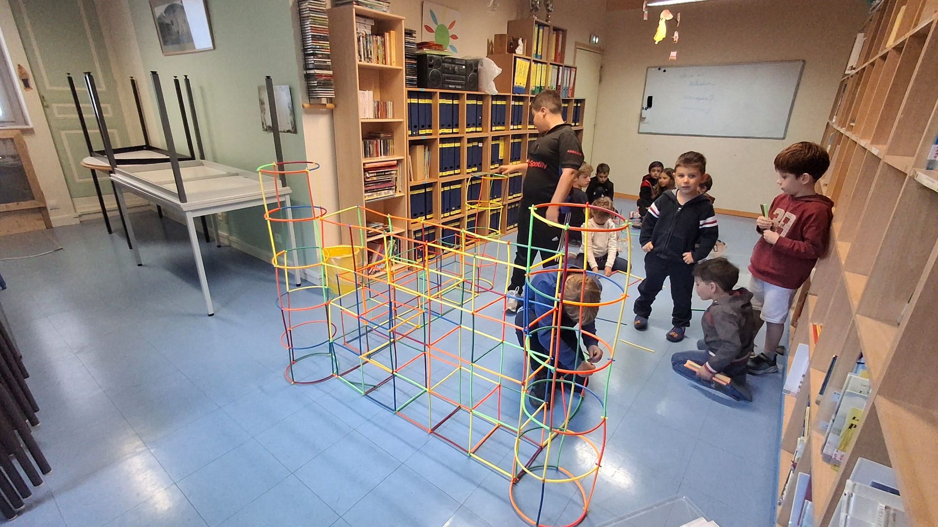 Atelier sculptures avec des pailles (11).jpg